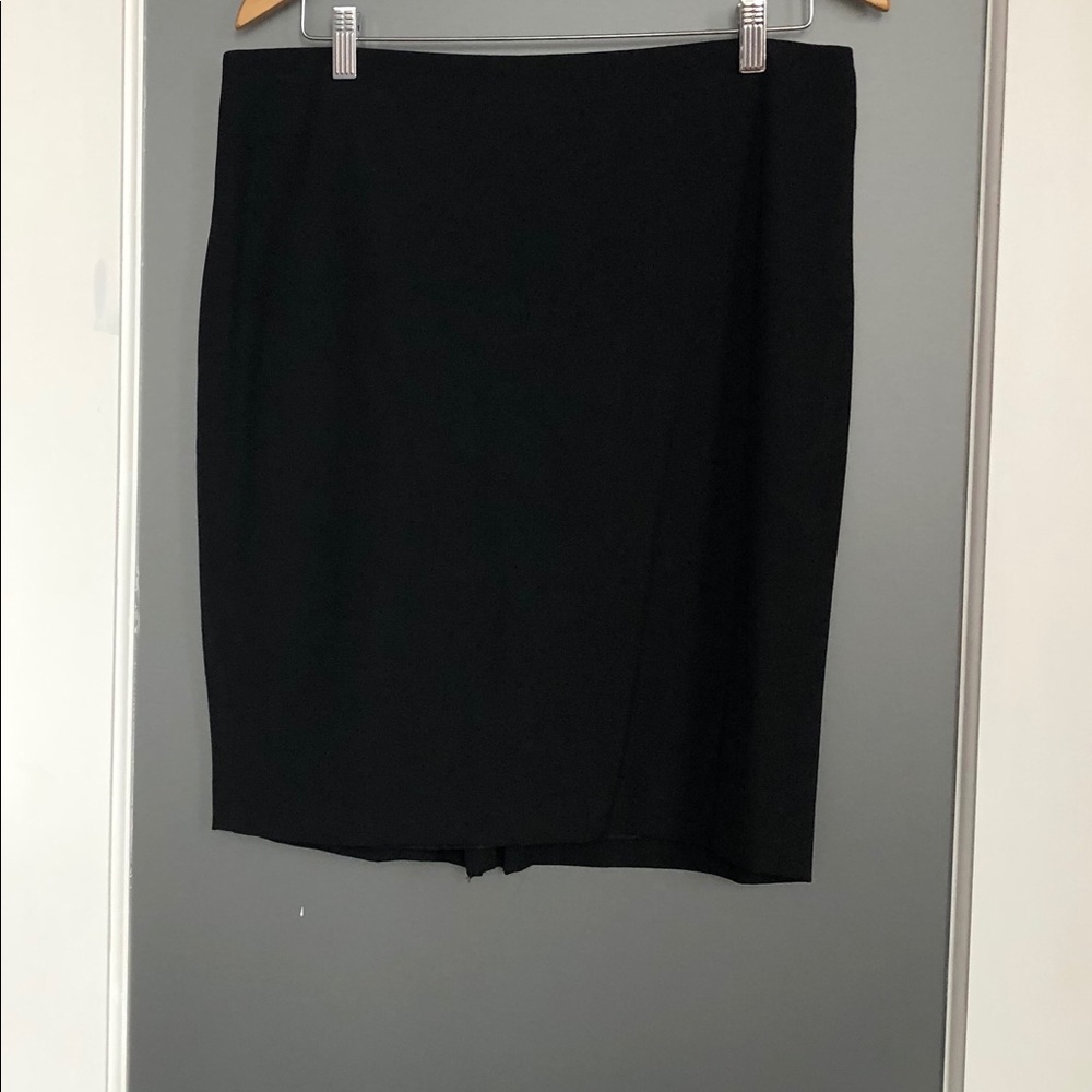 Ann Taylor Black Suiting ✏️ Skirt